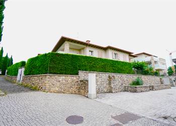 Appartamento quadrilocale con giardino privato! 