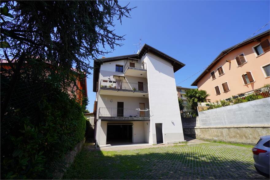 eterna dal cortile