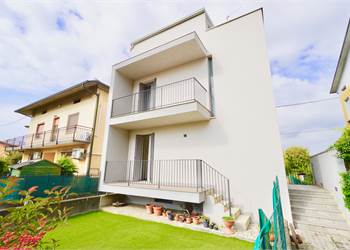 Nuovo appartamento trilocale con giardino privato in classe A4!