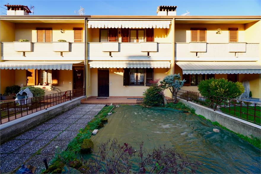 Facciata esterna frontale 