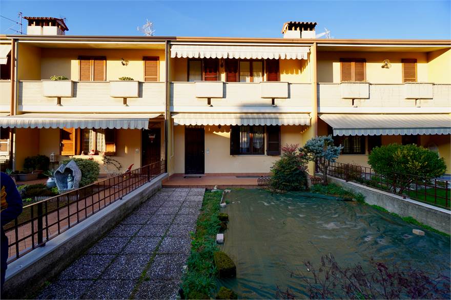 Facciata esterna sul fronte