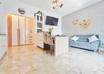 Ampio appartamento trilocale ristrutturato! 